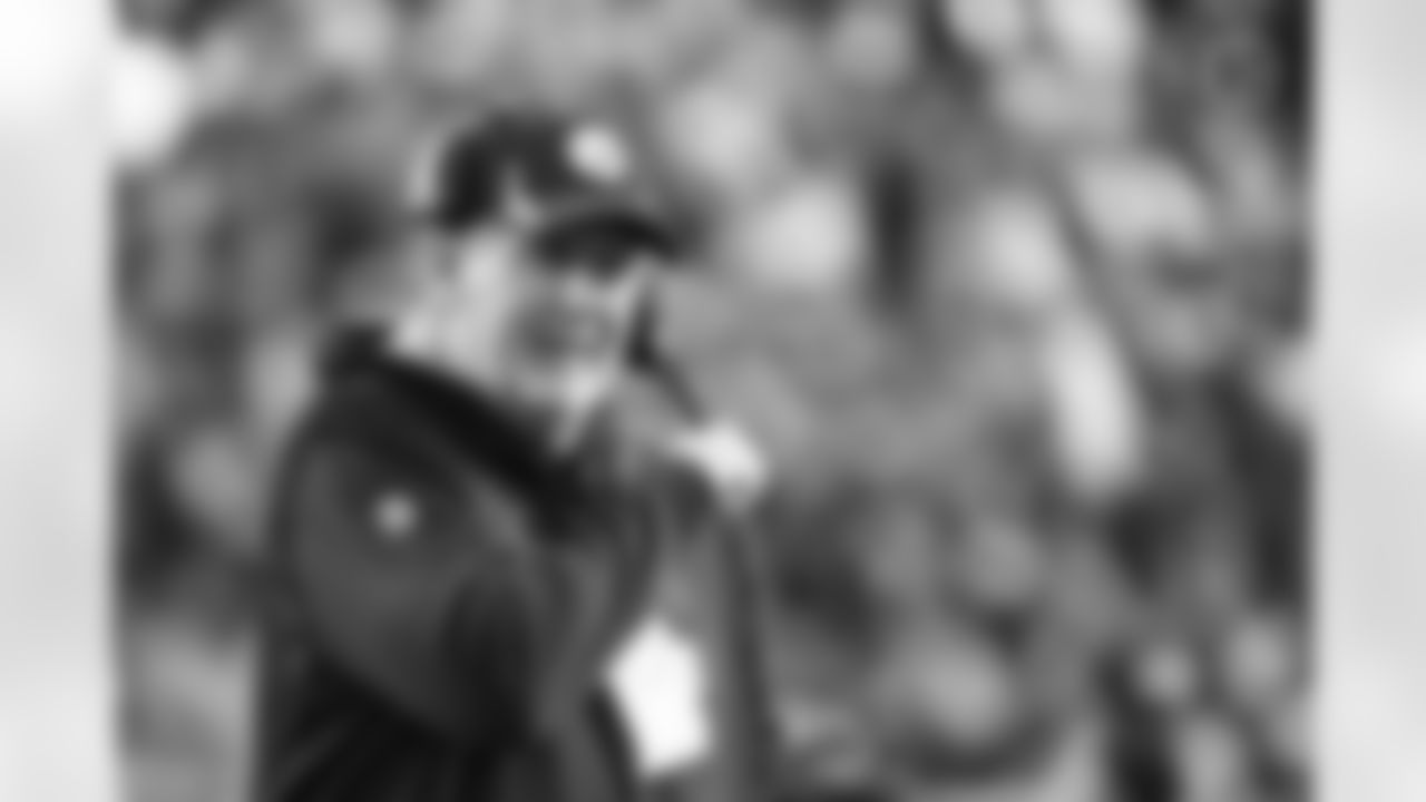 Pittsburgh Steelers Defensive Coordinator Keith Butler during a regular season game between the Pittsburgh Steelers and the Cincinnati Bengals, Sunday, Nov. 28, 2021 in Cincinnati, OH. The Steelers lost to the Bengals 41-10. (Caitlyn Epes / Pittsburgh Steelers)