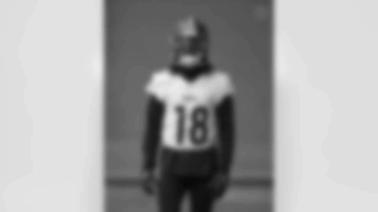 Pittsburgh Steelers wide receiver Diontae Johnson (18) during practice at the UPMC Rooney Sports Complex preparing for a Week 17 matchup against the Baltimore Ravens Thursday, Dec. 29, 2022 in Pittsburgh, PA. (Karl Roser / Pittsburgh Steelers)