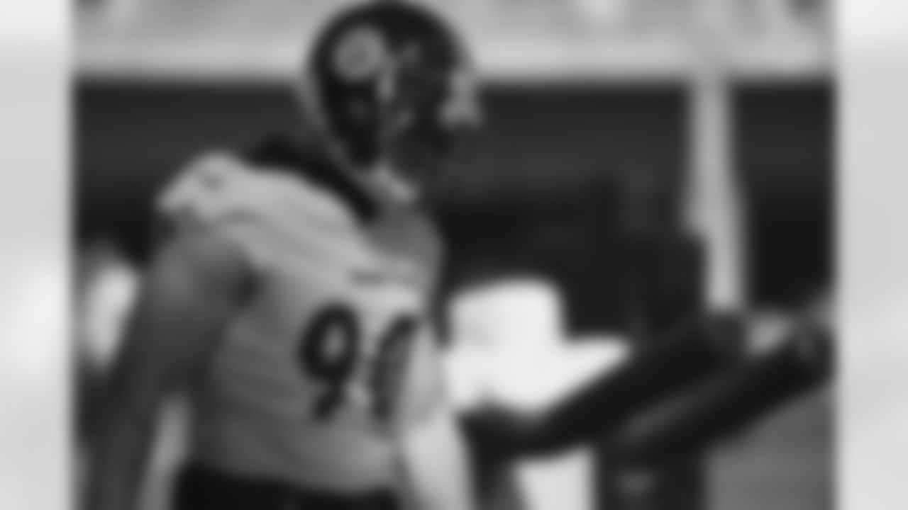 Pittsburgh Steelers linebacker T.J. Watt (90) during practice at the UPMC Rooney Sports Complex preparing for a Week 4 matchup against the Green Bay Packers, Thursday, Sept. 30, 2021 in Pittsburgh, PA. (Caitlyn Epes / Pittsburgh Steelers)