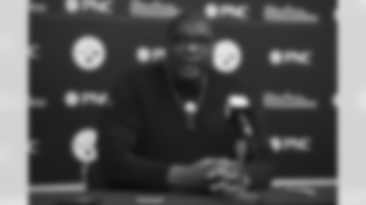 Pittsburgh Steelers Tight End Coach Alfredo Roberts speaks at a press conference following the NFL Draft at the UPMC Rooney Sports Complex, Saturday, April 30, 2022 in Pittsburgh, PA. (Caitlyn Epes / Pittsburgh Steelers)