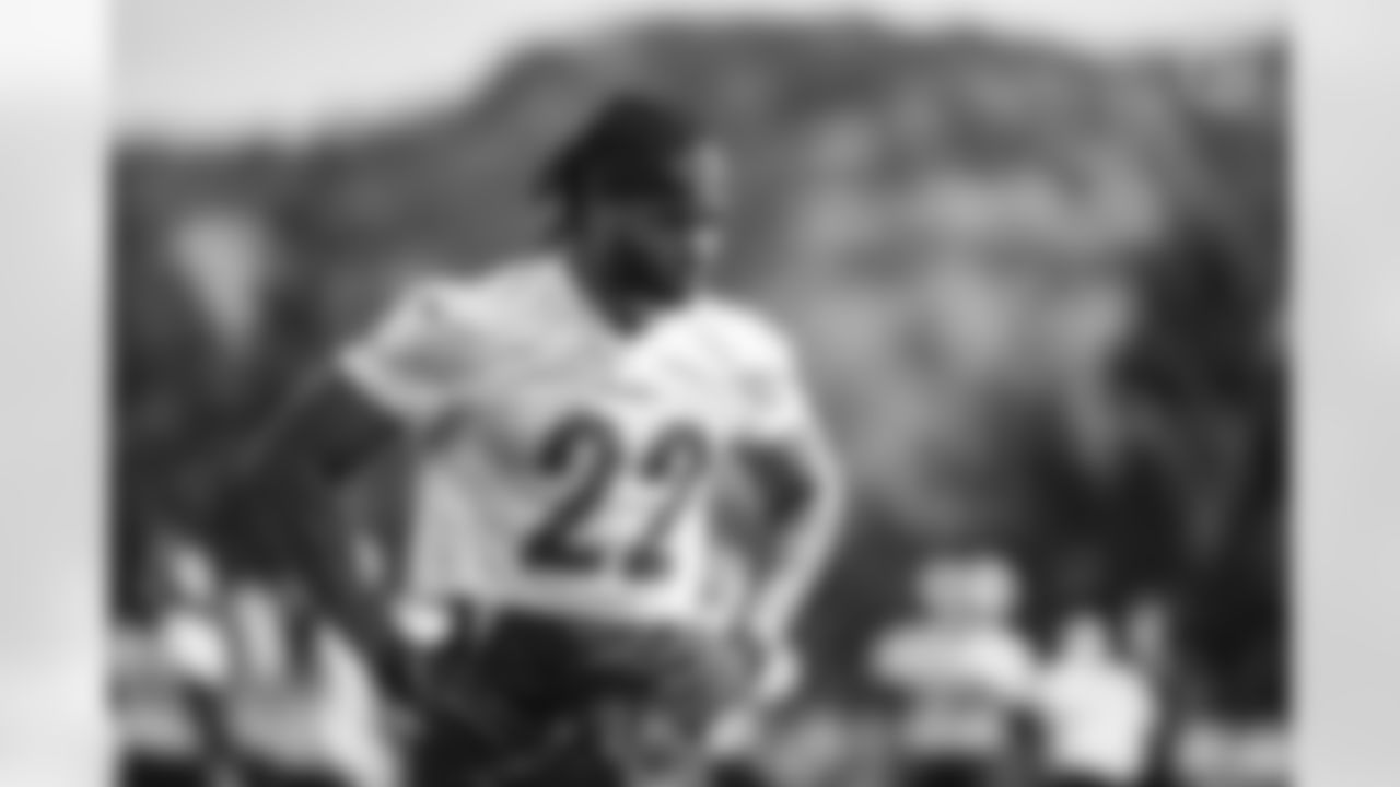 Pittsburgh Steelers running back Najee Harris (22) practices at the UPMC Rooney Sports Complex during rookie minicamp, Friday, May 14, 2021 in Pittsburgh, PA. (Caitlyn Epes / Pittsburgh Steelers)