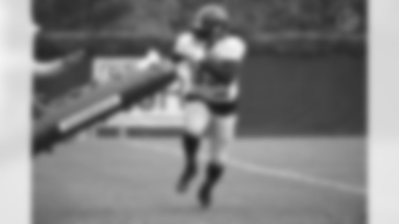 Pittsburgh Steelers running back Trey Edmunds (33) during practice at the UPMC Rooney Sports Complex preparing for a Week 6 matchup against the Seattle Seahawks, Wednesday, Oct. 13, 2021 in Pittsburgh, PA. (Caitlyn Epes / Pittsburgh Steelers)