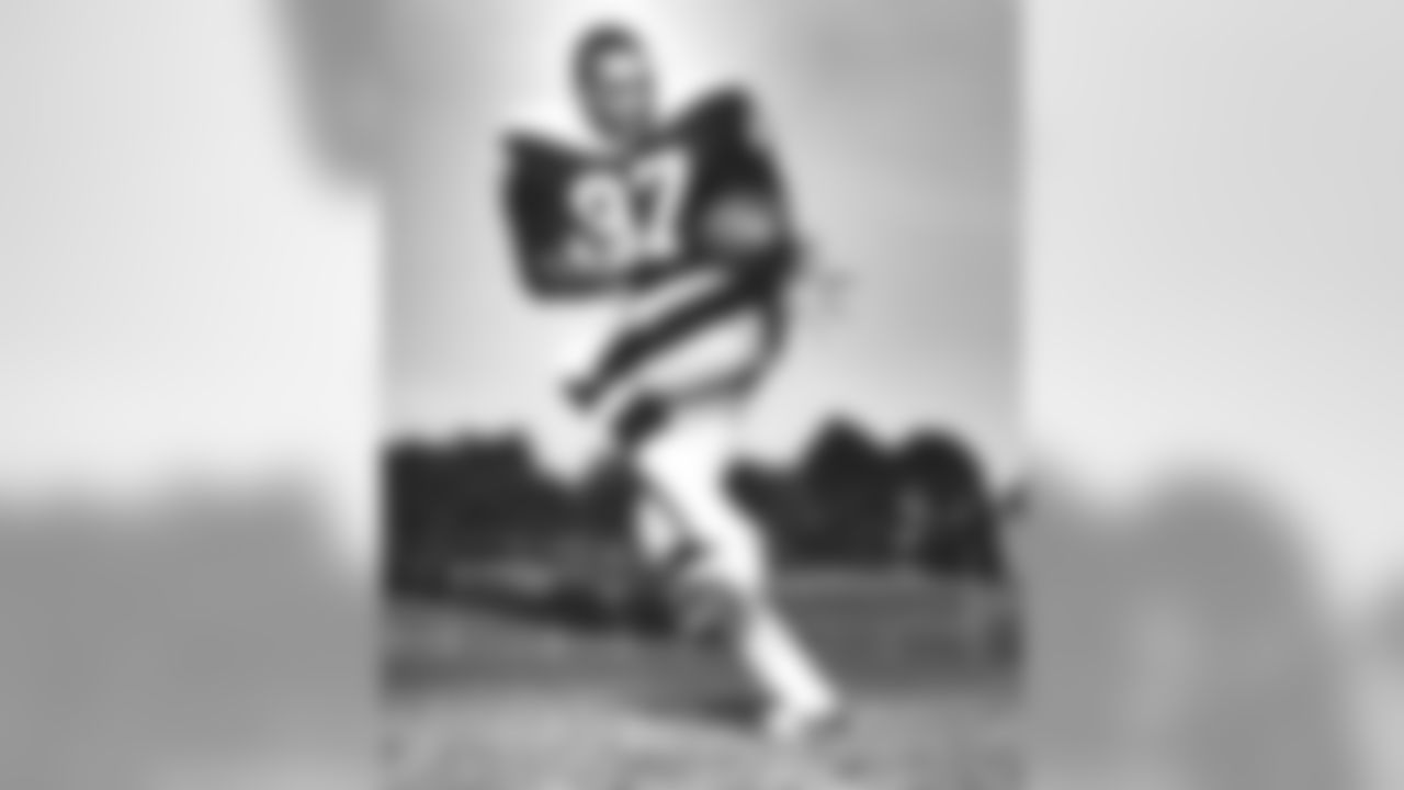 1965 ROY JEFFERSON: Coach Buddy Parker had traded away five of the first six picks of the 1965 draft, and the other brought Jefferson to the Steelers. In his five seasons in Pittsburgh, Jefferson caught 199 passes for 3,671 yards (18.4 average) and 29 touchdowns. He was named first-team All-Pro in 1969 after finishing third in the NFL in catches (67), second in receiving yards (1,079), and fourth in touchdowns (nine). The following preseason, Jefferson ran afoul of one of Chuck Nolls team rules and was traded to Baltimore.