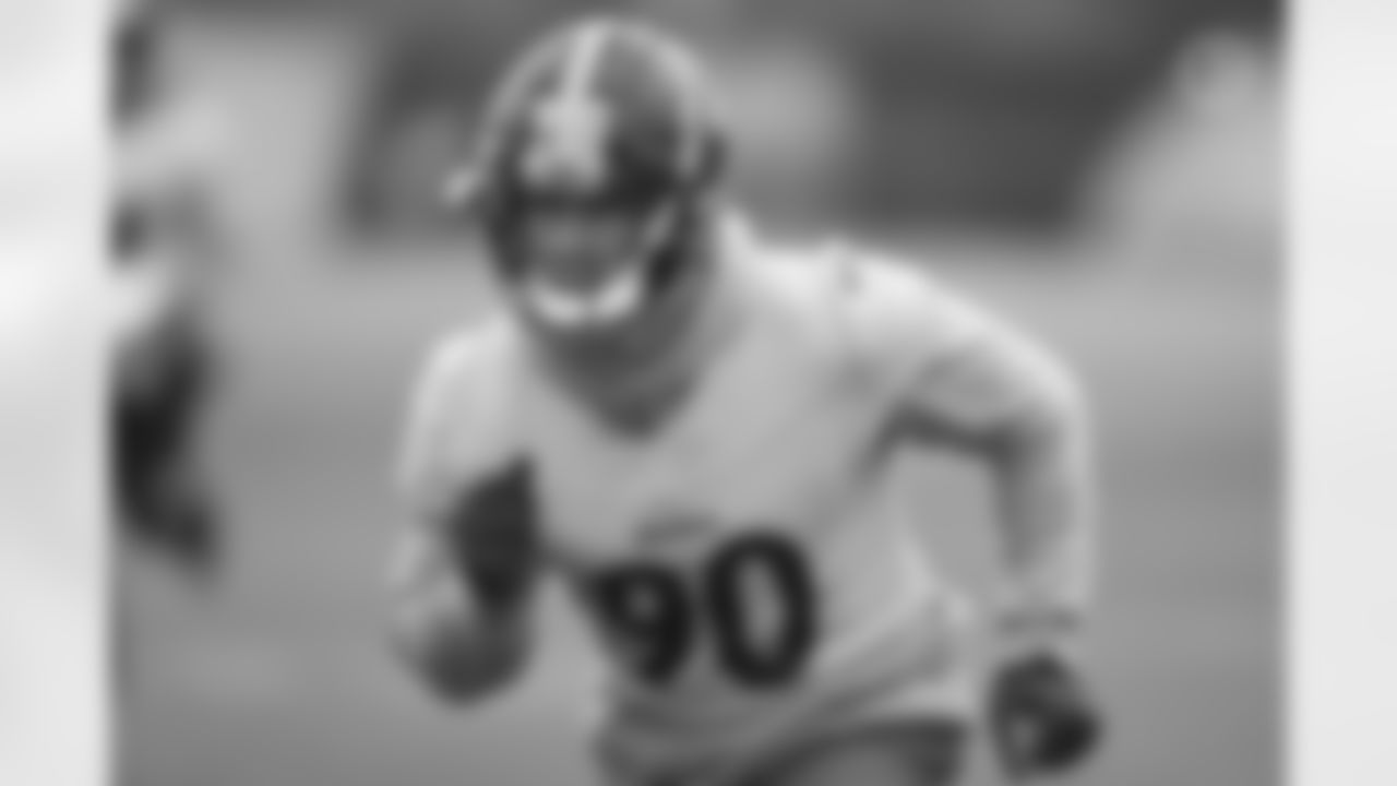 Pittsburgh Steelers linebacker T.J. Watt (90) practices at the UPMC Rooney Sports Complex preparing for a Week 6 matchup against the Cleveland Browns, Friday, Oct. 16, 2020 in Pittsburgh, PA. (Karl Roser / Pittsburgh Steelers)