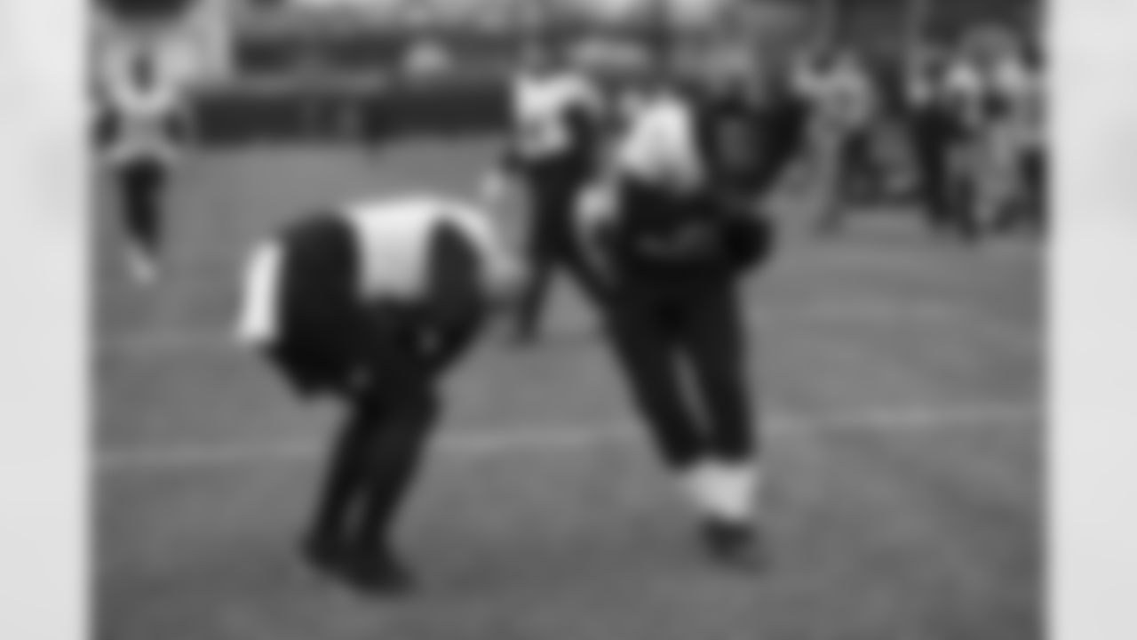Pittsburgh Steelers tight end Zach Gentry (81) and Pittsburgh Steelers running back Najee Harris (22) during practice at the UPMC Rooney Sports Complex preparing for a Week 12 matchup against the Cincinnati Bengals, Thursday, Nov. 25, 2021 in Pittsburgh, PA. (Karl Roser / Pittsburgh Steelers)
