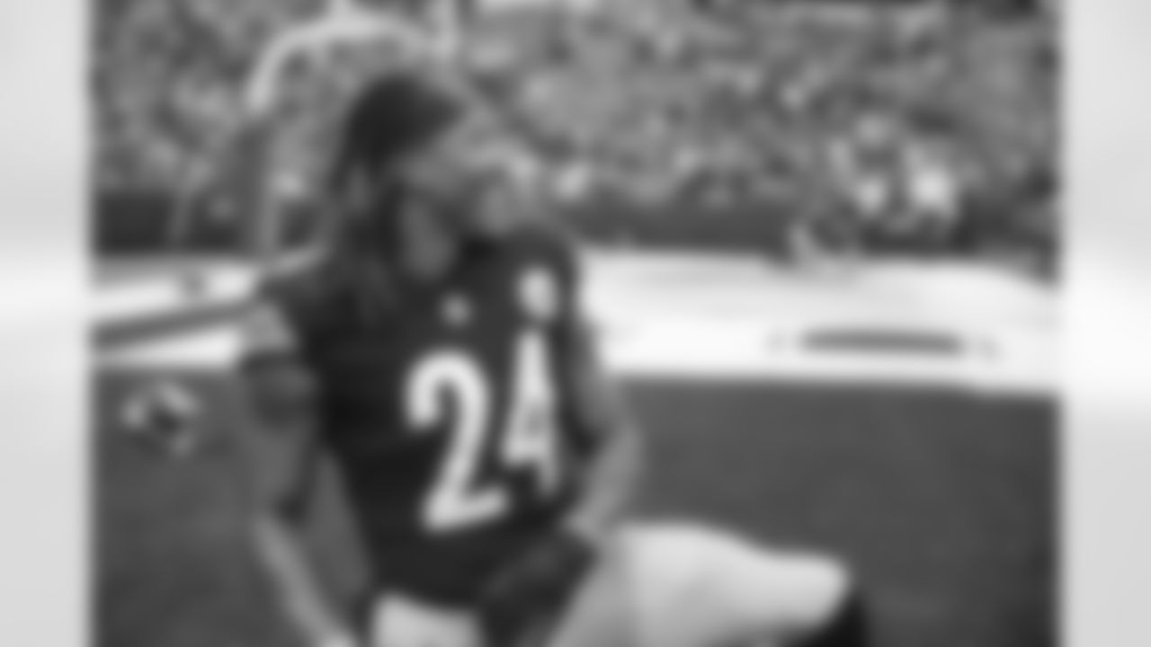 Pittsburgh Steelers running back Benny Snell Jr. (24) during a regular season game between the Pittsburgh Steelers and the Buffalo Bills, Sunday, Sept. 12, 2021 in Buffalo, NY. The Steelers beat the Bills 23-16. (Caitlyn Epes / Pittsburgh Steelers)