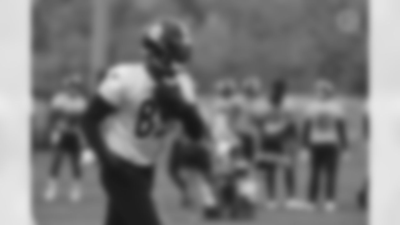Pittsburgh Steelers tight end Eric Ebron (85) practices at the UPMC Rooney Sports Complex preparing for a Week 1 matchup against the New York Giants, Friday, Sept. 11, 2020 in Pittsburgh, PA. (Caitlyn Epes / Pittsburgh Steelers)
