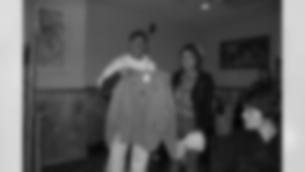 09_Hines_Ward_Helping_Hands
