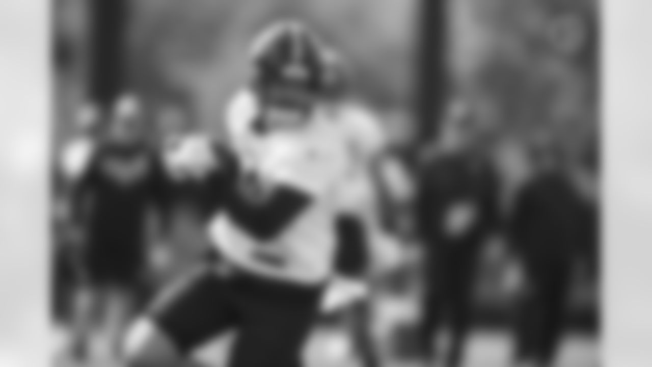 Pittsburgh Steelers tight end Pat Freiermuth (88) practices at the UPMC Rooney Sports Complex during rookie minicamp, Friday, May 14, 2021 in Pittsburgh, PA. (Karl Roser / Pittsburgh Steelers)