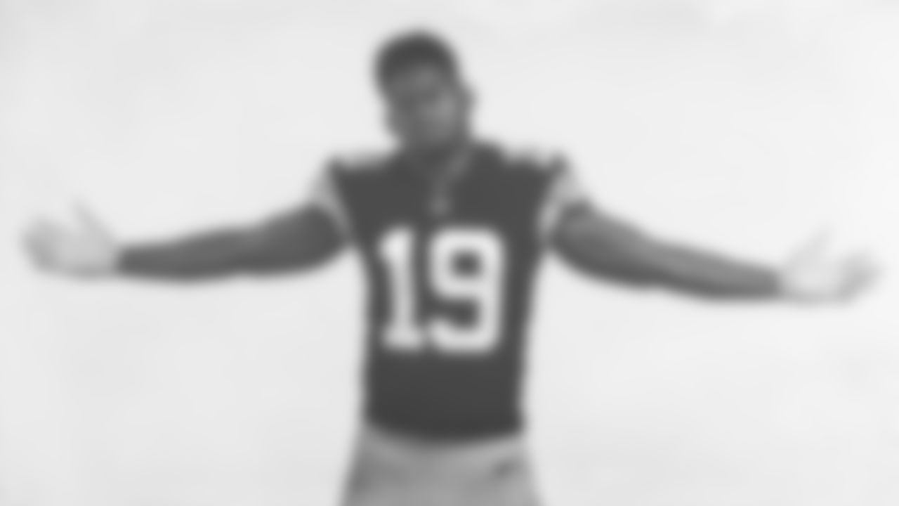 JuJu Smith-Schuster wears the latest throwback jersey that honors the Super Bowl XIII and XIV teams.