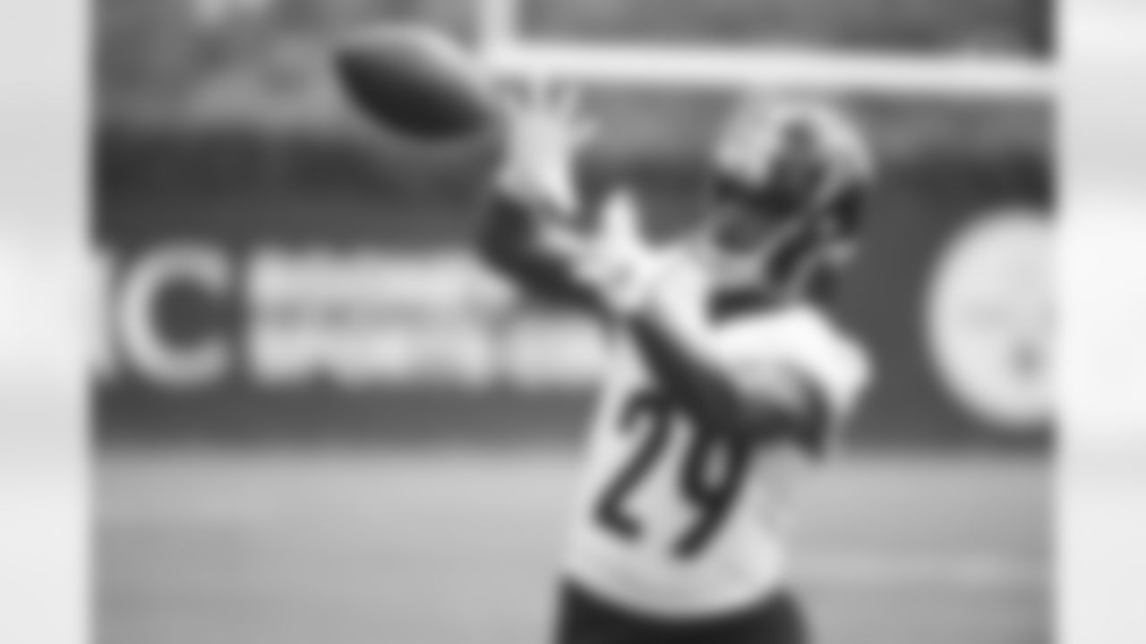 Pittsburgh Steelers running back Kalen Ballage (29) during practice at the UPMC Rooney Sports Complex preparing for a Week 2 matchup against the Las Vegas Raiders, Thursday, Sept. 16, 2021 in Pittsburgh, PA. (Caitlyn Epes / Pittsburgh Steelers)