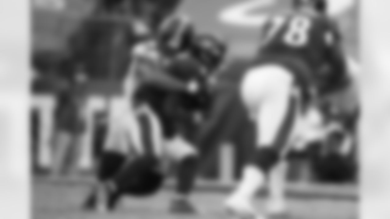 Pittsburgh Steelers linebacker Bud Dupree (48) during a regular season game between the Pittsburgh Steelers and the Baltimore Ravens, Sunday, Nov. 1, 2020 in Baltimore, MD. The Steelers defeated the Ravens 28-24. (Karl Roser / Pittsburgh Steelers)