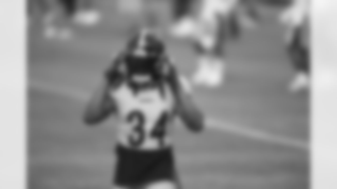 Pittsburgh Steelers safety Terrell Edmunds (34) trains at Heinz Field during the 2021 Steelers Camp, Friday, July 30, 2021 in Pittsburgh, PA. (Caitlyn Epes / Pittsburgh Steelers)