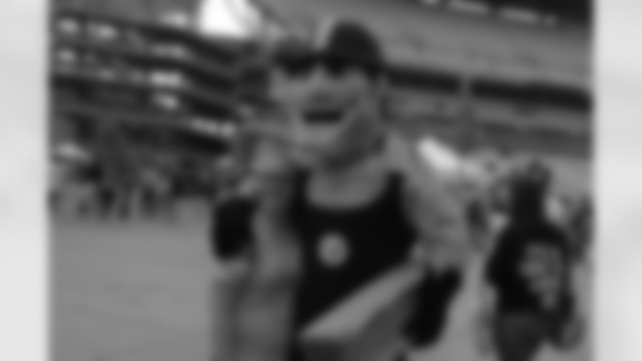 08_DraftDay_HeinzField_dh_375