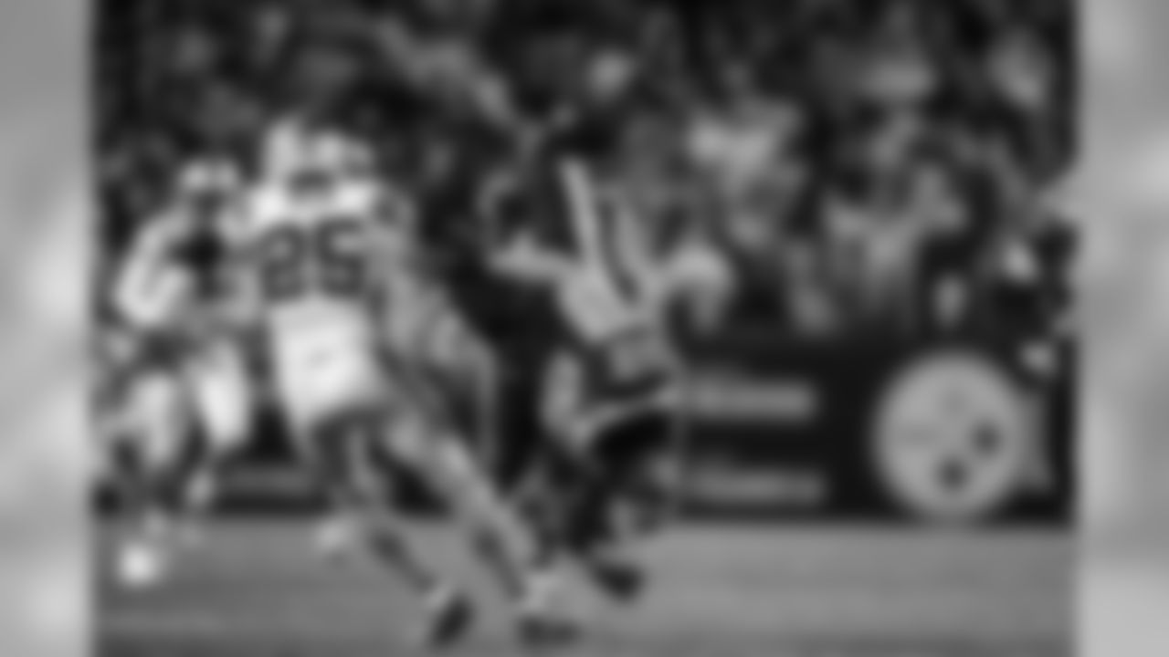 Vance McDonald versus the Carolina Panthers on November 8, 2018