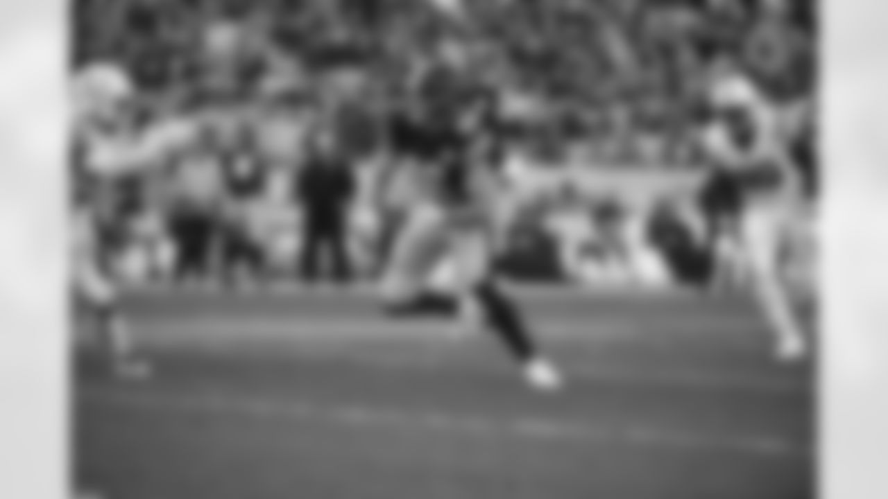 Pittsburgh Steelers tight end Vance McDonald (89) retires