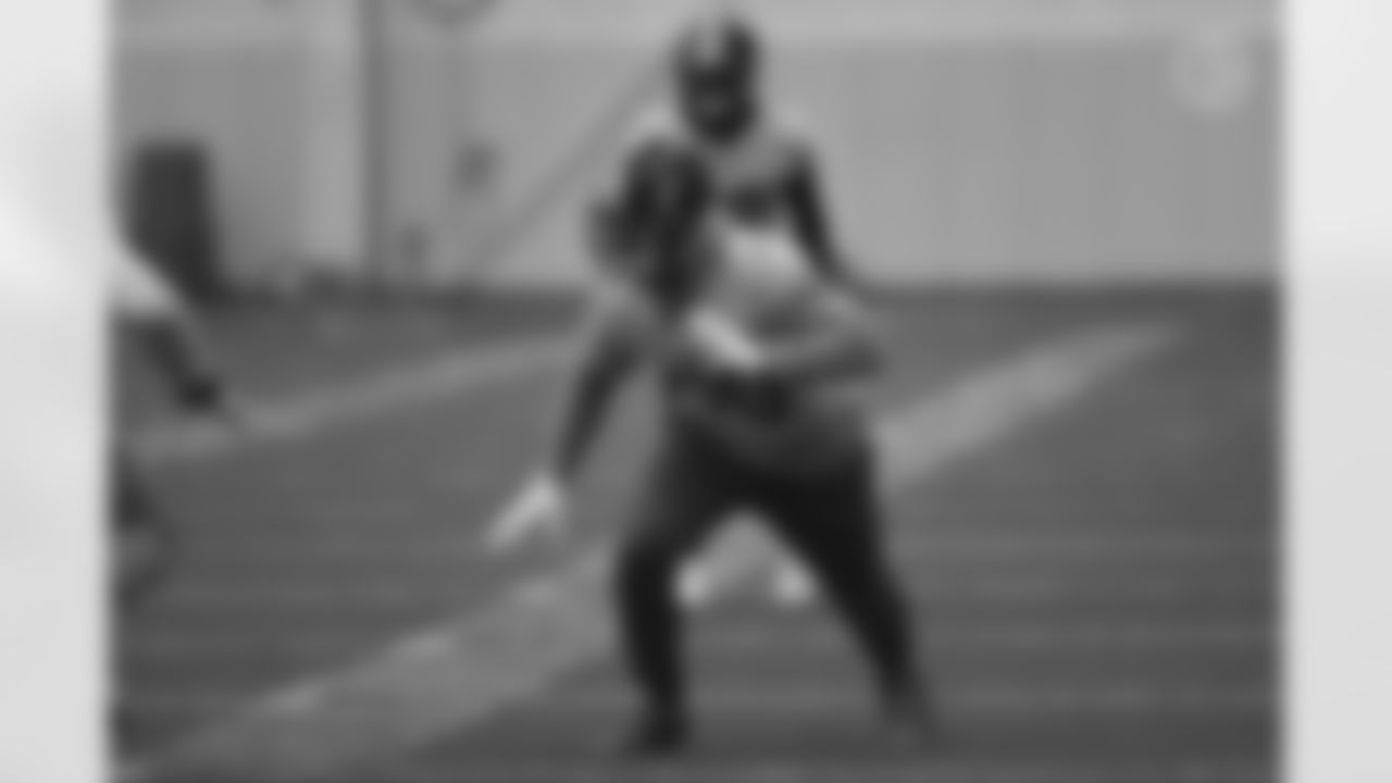 Pittsburgh Steelers linebacker T.J. Watt (90) practices at the UPMC Rooney Sports Complex preparing for a Week 15 matchup against the Cincinnati Bengals, Friday, Dec. 18, 2020 in Pittsburgh, PA. (Caitlyn Epes / Pittsburgh Steelers)