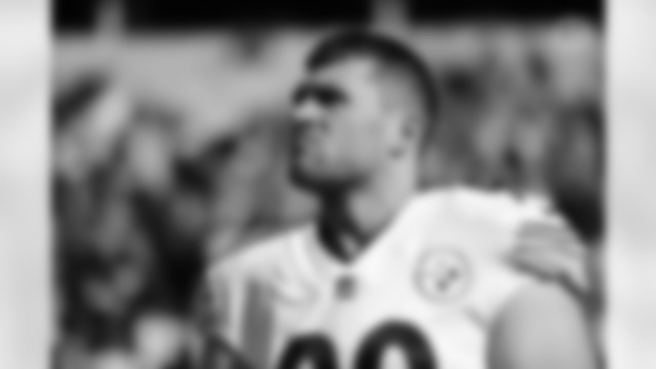 Pittsburgh Steelers linebacker T.J. Watt (90) during a regular season game between the Pittsburgh Steelers and the Cincinnati Bengals, Sunday, Nov. 28, 2021 in Cincinnati, OH. (Caitlyn Epes / Pittsburgh Steelers)