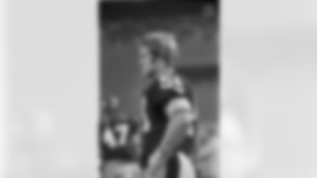 Action photograph of offensive lineman Jon Kolb #55 during his time with the Steelers.