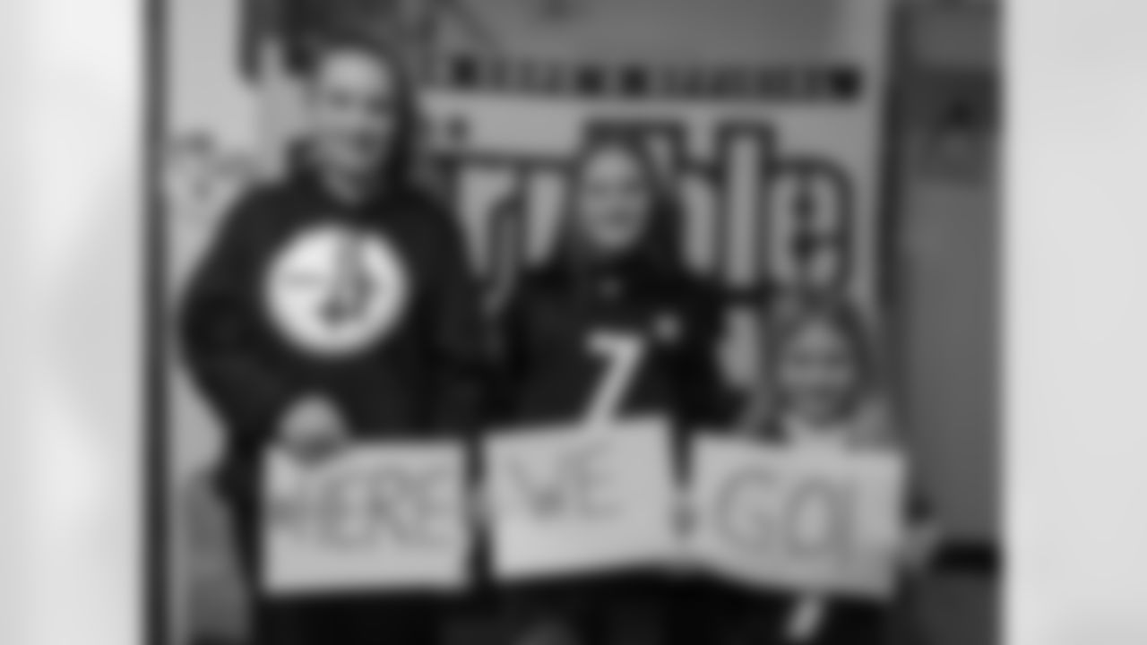 SNUTraditions_HereWeGoSigns_Jan142022430PM_MUNDELL_Elizabeth_97494590_inbound7938979865187895451.jpg_97494590_inbound7938979865187895451
