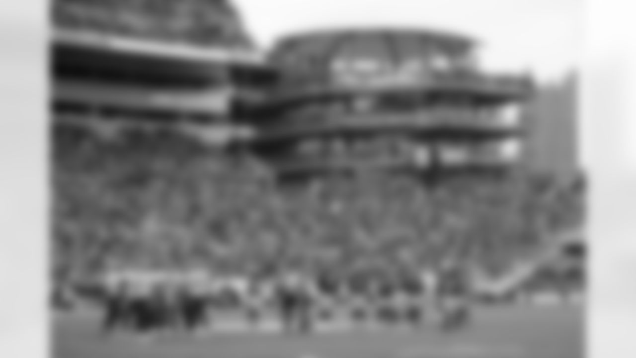 The Pittsburgh Steelers defense during a regular season game between the Pittsburgh Steelers and the Tennessee Titans, Sunday, Dec. 19, 2021 in Pittsburgh, PA. The Steelers beat the Titans 19-13. (Karl Roser / Pittsburgh Steelers)
