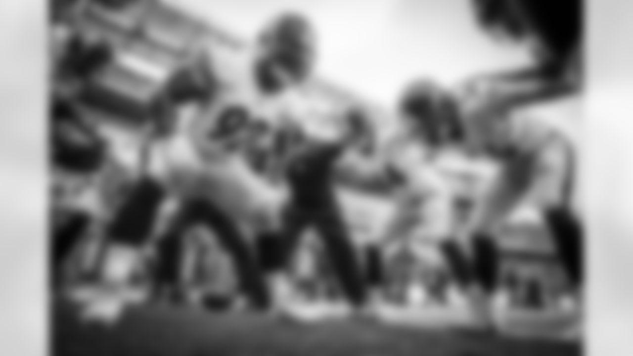Linebacker Huddle