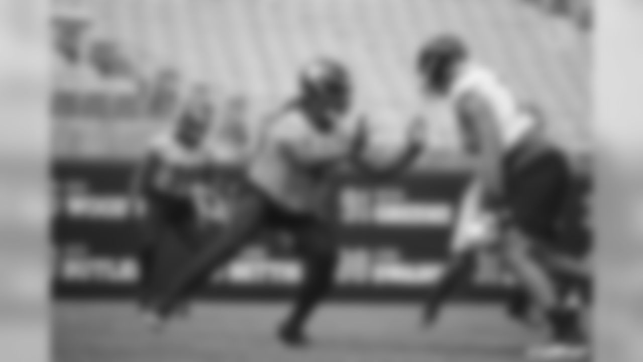 Pittsburgh Steelers linebacker Bud Dupree (48) trains at Heinz Field during the Steelers 2020 Training Camp, Sunday, Aug. 16, 2020 in Pittsburgh, PA. (Karl Roser / Pittsburgh Steelers)