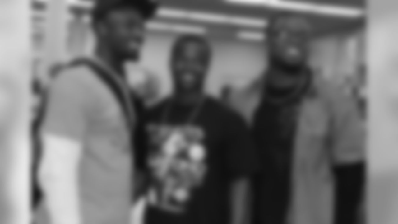 09_Holmes_Thanksgiving_TurkeyGiveaway