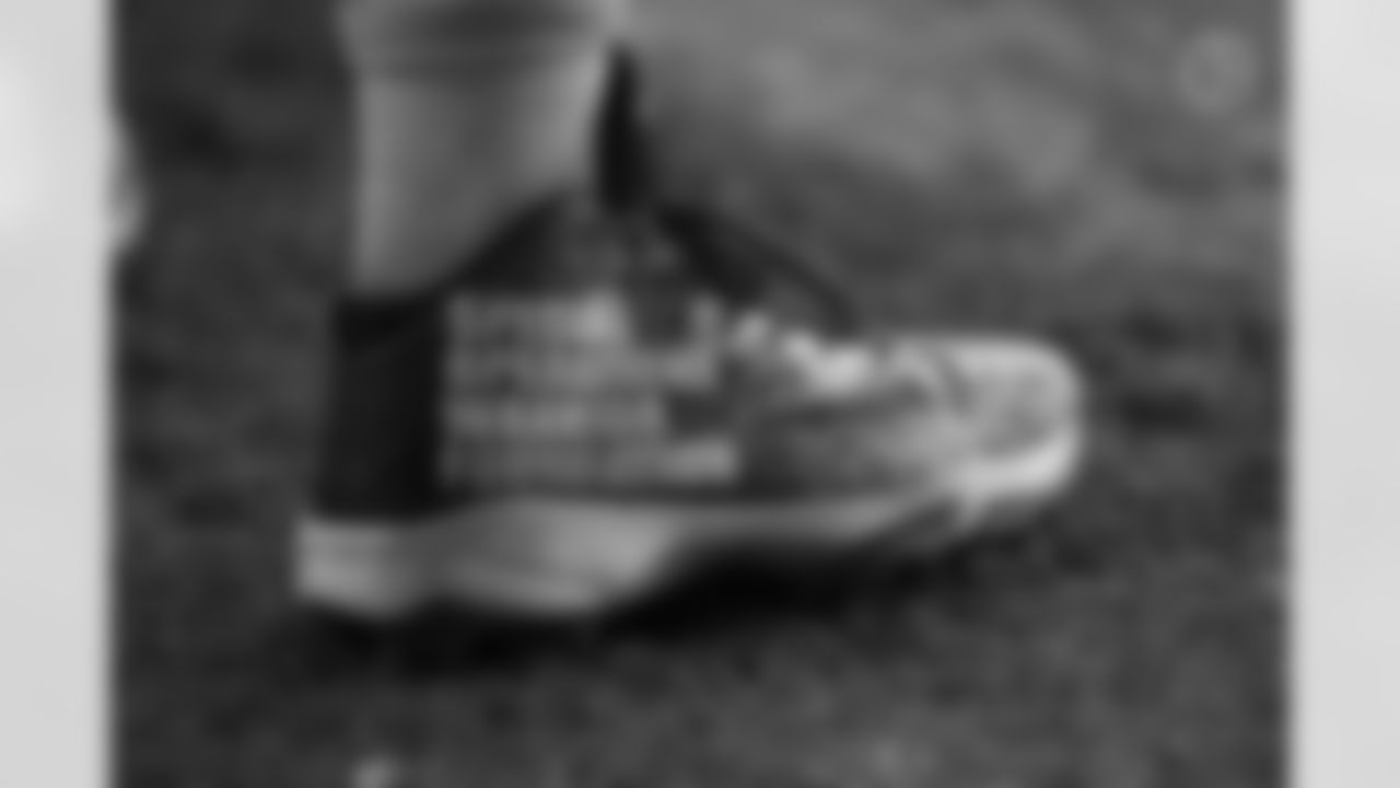 Pittsburgh Steelers offensive tackle Alejandro Villanueva (78) showcases his custom cleats supporting Special Ops Warrior Foundation during Week 13. (Karl Roser / Pittsburgh Steelers)