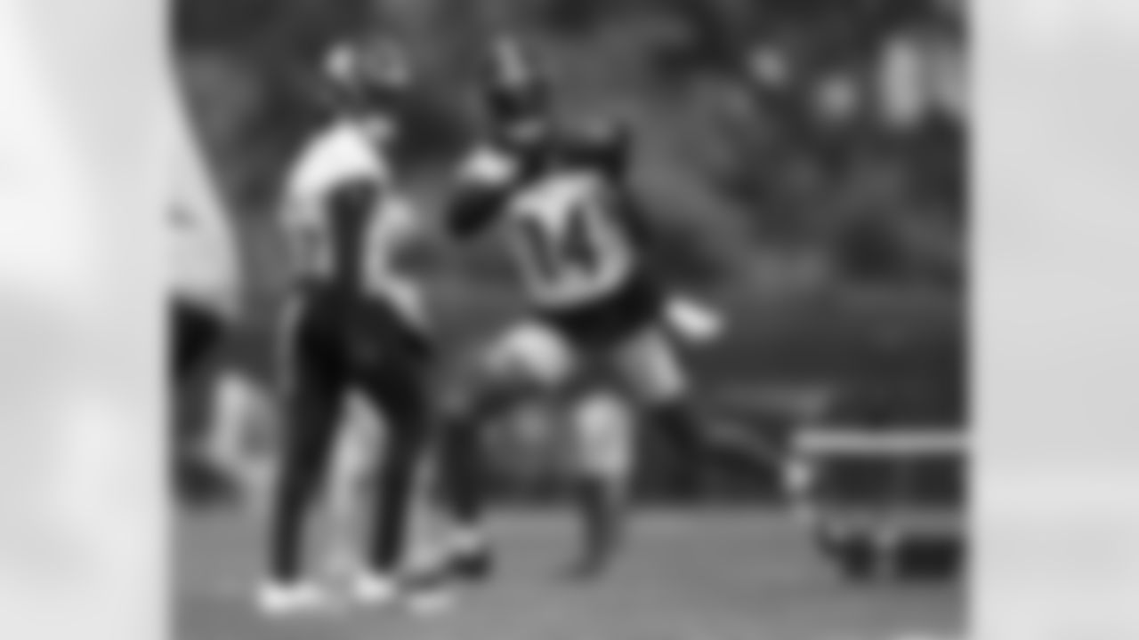 Pittsburgh Steelers wide receiver George Pickens (14) participates in the Organized Team Activities (OTAs), Tuesday May 23, 2023 at the UPMC Rooney Sports Complex. (Karl Roser / Pittsburgh Steelers)
