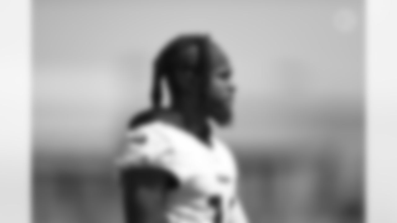 Pittsburgh Steelers wide receiver Diontae Johnson (18) participates in the Organized Team Activities (OTAs), Tuesday May 31, 2022 at the UPMC Rooney Sports Complex. (Karl Roser / Pittsburgh Steelers)