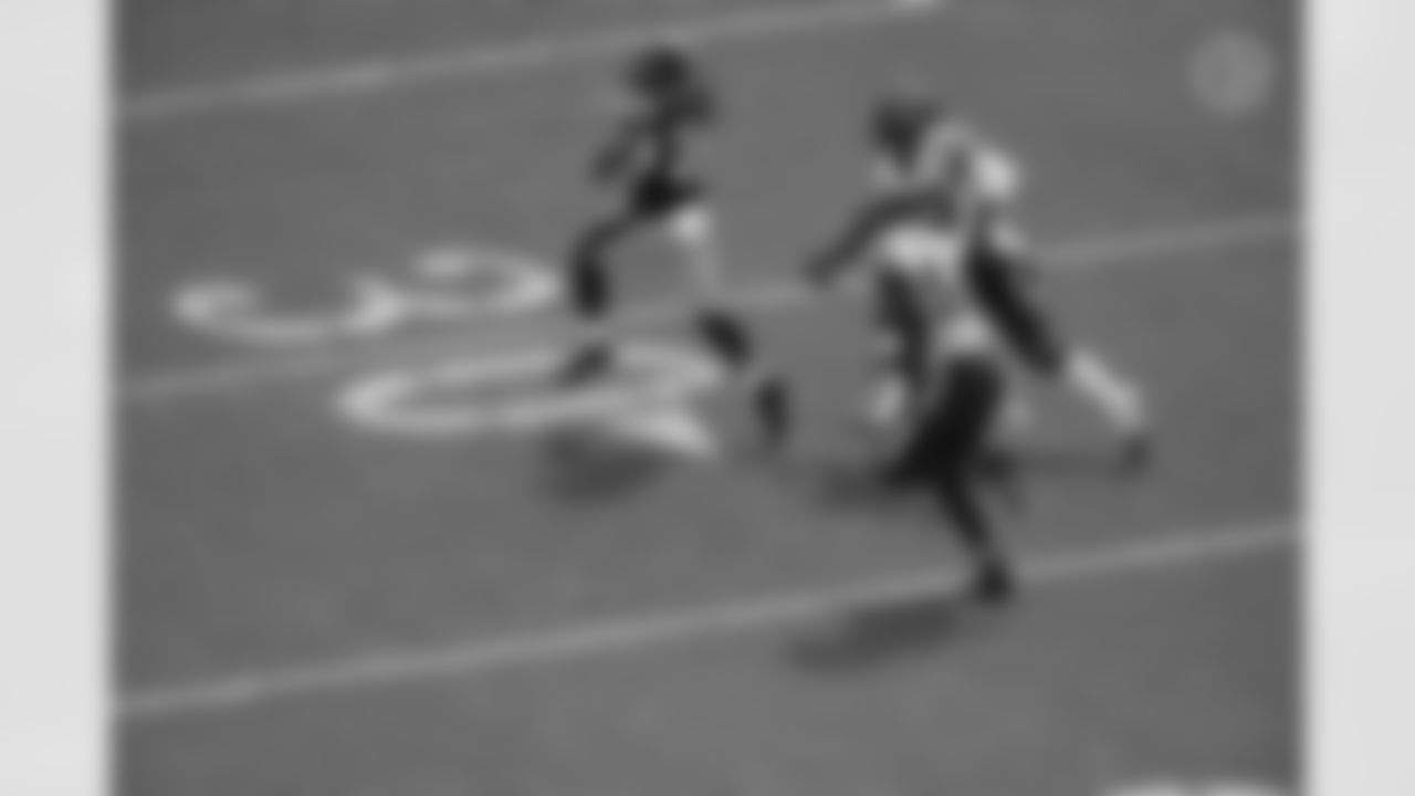 Pittsburgh Steelers running back Anthony McFarland Jr. (26) runs the ball during a regular season game between the Pittsburgh Steelers and the Houston Texans, Sunday, Sept. 27, 2020 in Pittsburgh, PA. The Steelers beat the Texans 28-21. (Caitlyn Epes / Pittsburgh Steelers)