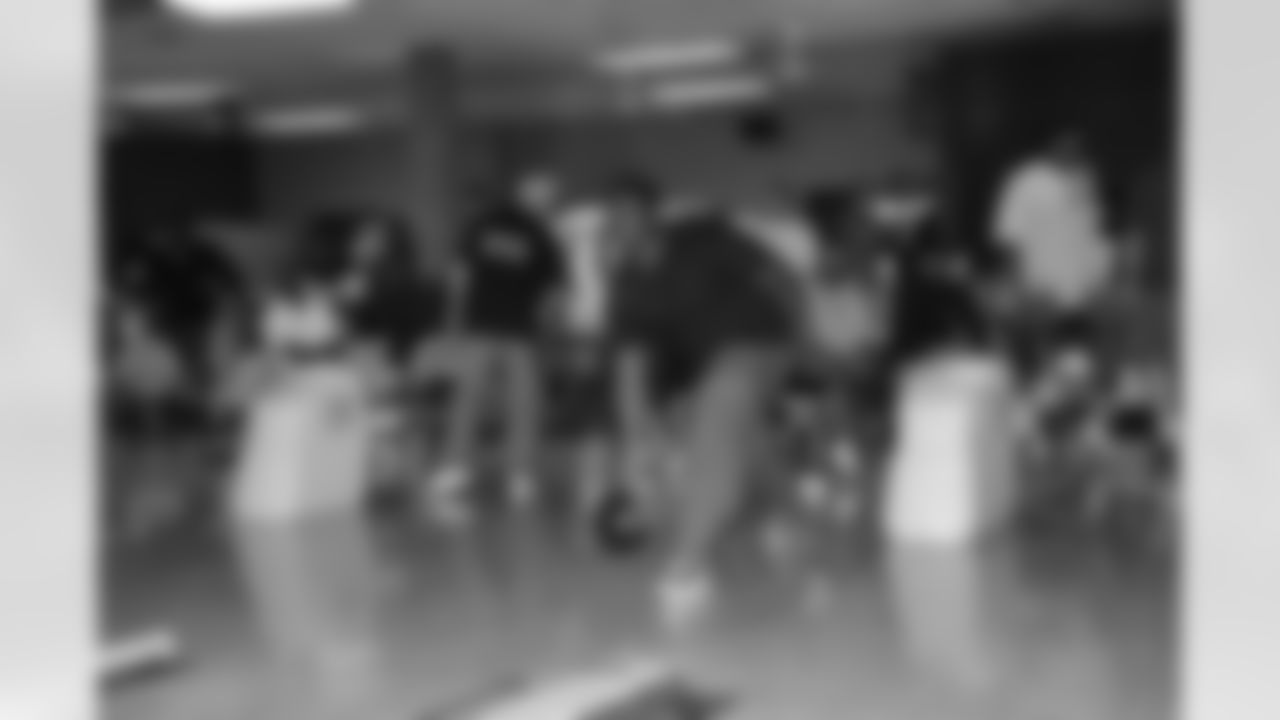 2010_steelers_team_bowling_001