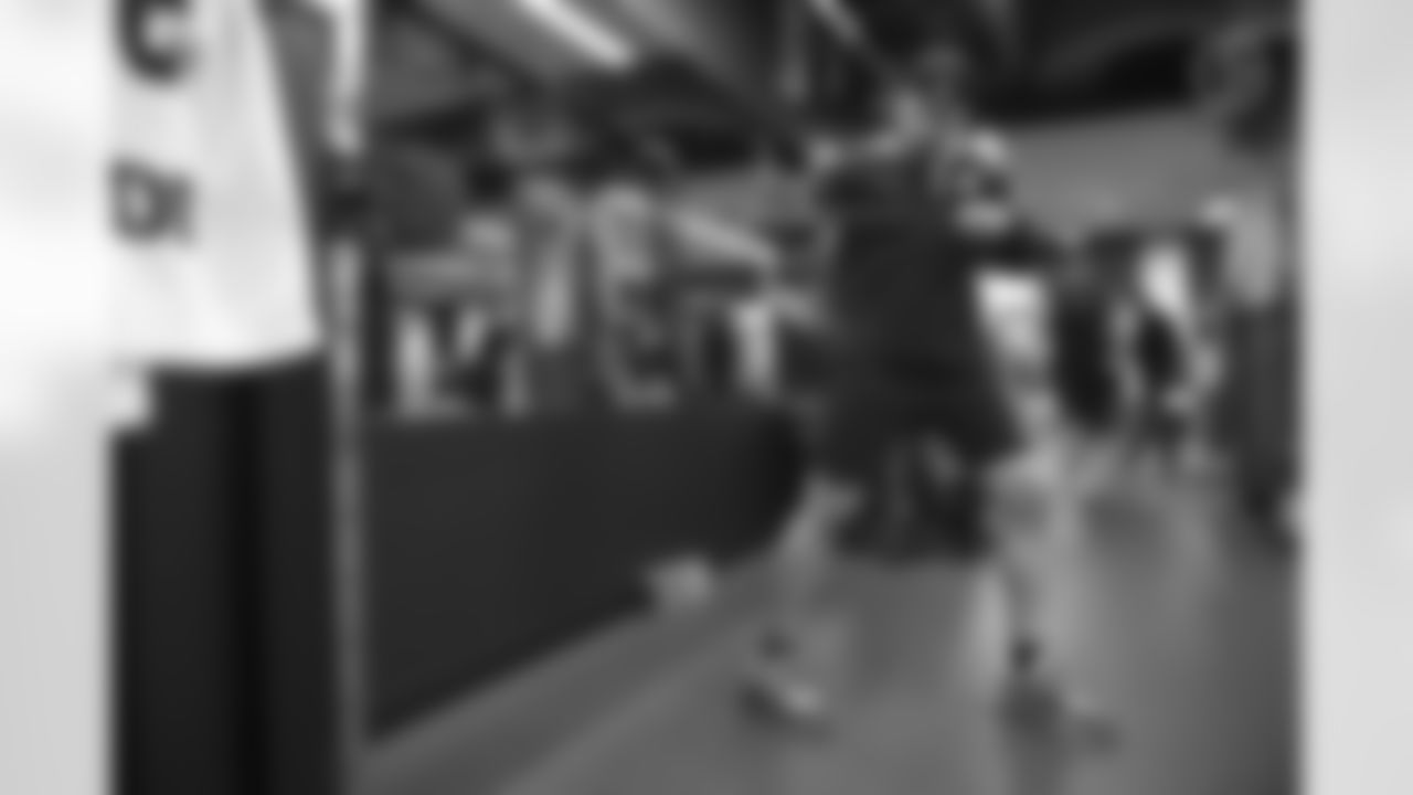 Pittsburgh Steelers linebacker T.J. Watt (90) participates in Phase One of the voluntary offseason workout program, Tuesday April 19, 2022 at the UPMC Rooney Sports Complex. (Caitlyn Epes / Pittsburgh Steelers)