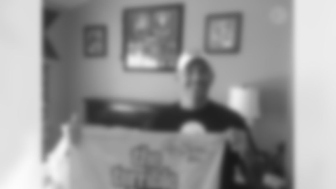 SNUTraditions_TerribleTowelTwirl_Aug2820201219PM_Mauro_Scott_97494590_C5B5C3745BE3468EB467C58511FD71A3.jpeg_97494590_C5B5C3745BE3468EB467C58511FD71A3