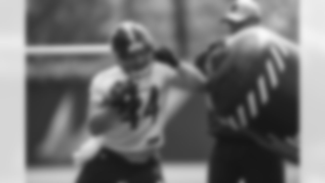 Pittsburgh Steelers fullback Derek Watt (44) participates in the Organized Team Activities (OTAs), Thursday June 10, 2021 at the UPMC Rooney Sports Complex. (Karl Roser / Pittsburgh Steelers)