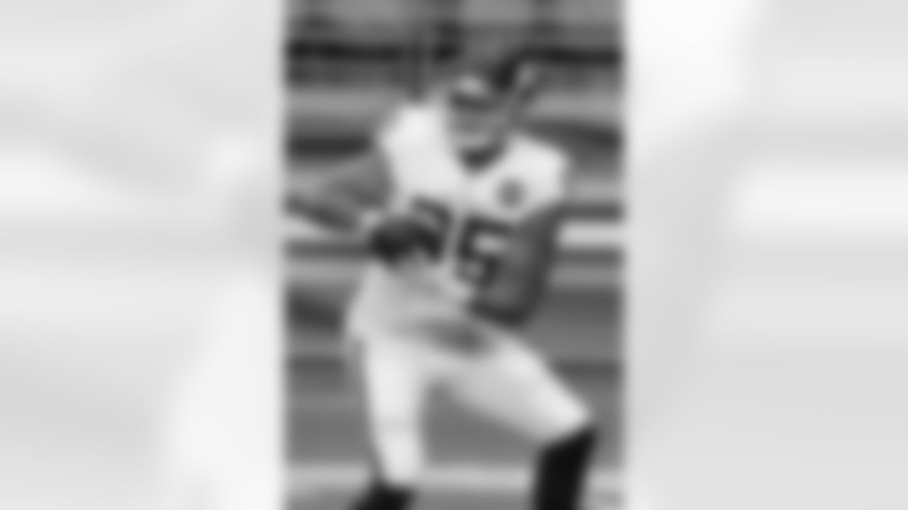 TE Marcus Baugh