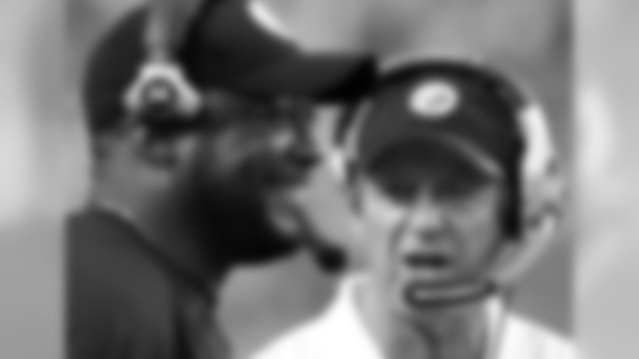 Pittsburgh Steelers coach Mike Tomlin, left, and defensive coodinator Dick LeBeau talk on the sidelines during the first quarter of a preseason NFL football game against the Detroit Lions in Pittsburgh, Saturday, Aug. 14, 2010. (AP Photo/Gene J. Puskar)