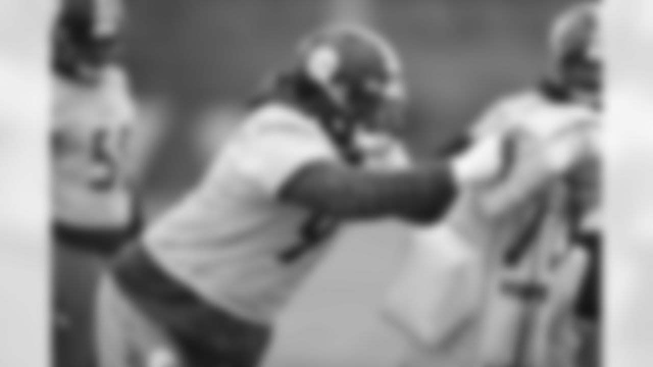 Pittsburgh Steelers defensive tackle Cameron Heyward (97) during practice at the UPMC Rooney Sports Complex preparing for a Week 17 matchup against the Cleveland Browns, Friday, Dec. 31, 2021 in Pittsburgh, PA. (Karl Roser / Pittsburgh Steelers)
