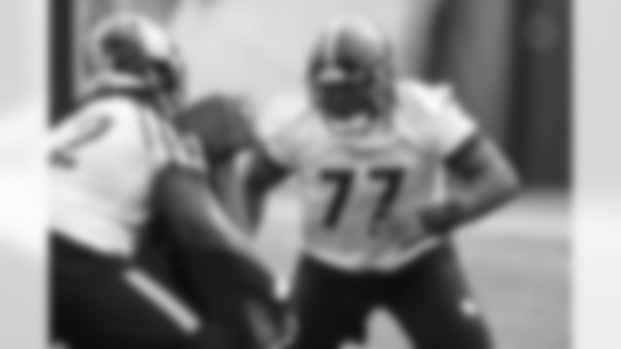 Pittsburgh Steelers offensive tackle Broderick Jones (77) participates in the Steelers rookie minicamp at the UPMC Rooney Sports Complex, Friday, May 12, 2023 in Pittsburgh, PA. (Karl Roser / Pittsburgh Steelers)