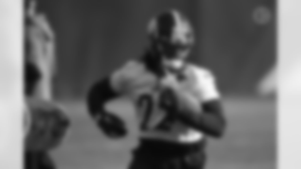 Pittsburgh Steelers running back Najee Harris (22) during practice at the UPMC Rooney Sports Complex preparing for a Week 12 matchup against the Cincinnati Bengals, Wednesday, Nov. 24, 2021 in Pittsburgh, PA. (Karl Roser / Pittsburgh Steelers)