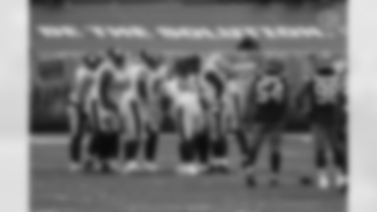Pittsburgh Steelers offense huddles during a regular season game between the Pittsburgh Steelers and the Cleveland Browns, Sunday, Jan. 3, 2021 in Cleveland, OH. (Caitlyn Epes / Pittsburgh Steelers)