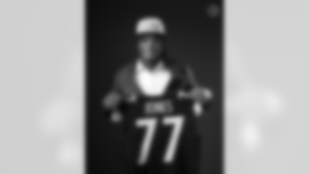 Pittsburgh Steelers first-round pick Broderick Jones (77) poses for a photo following the NFL Draft, Friday, April 28, 2023 in Pittsburgh, PA. (Karl Roser / Pittsburgh Steelers)