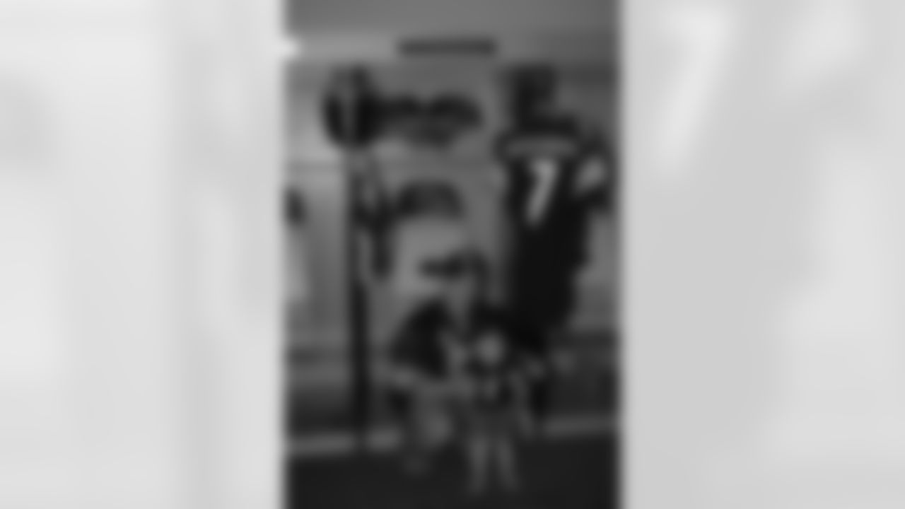 08_DraftDay_HeinzField_dh_424