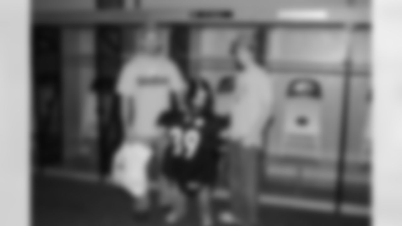 08_DraftDay_HeinzField_dh_195
