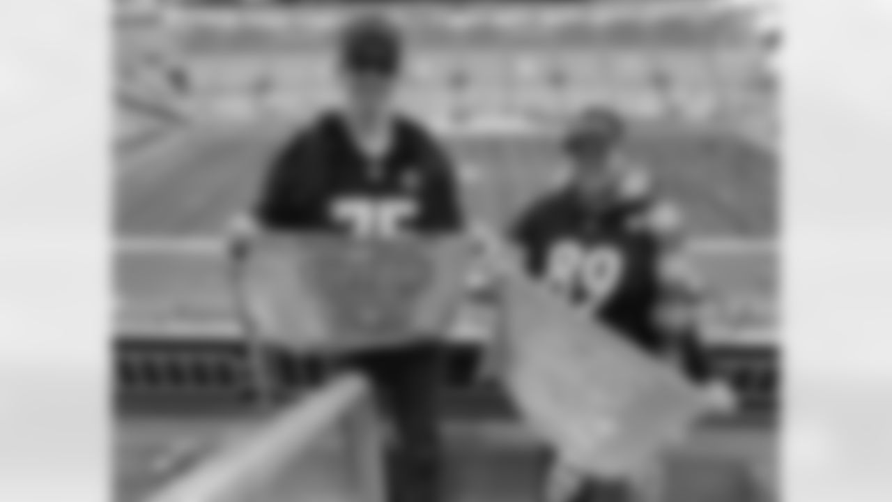 SNUTraditions_SteelersSelfie_Sep920201006PM_Mairs_Russ_97494590_803B6B903CCC4EF68039C39A65932978.jpeg_97494590_803B6B903CCC4EF68039C39A65932978