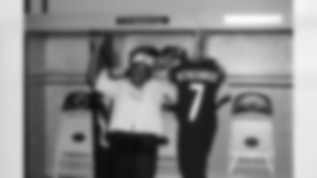 08_DraftDay_HeinzField_dh_413