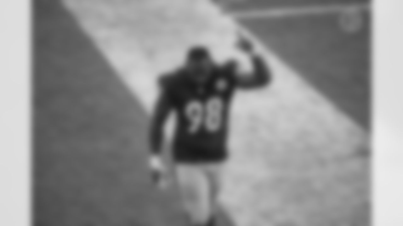 Pittsburgh Steelers linebacker Vince Williams (98) during a regular season game between the Pittsburgh Steelers and the Indianapolis Colts, Sunday, Dec. 27, 2020 in Pittsburgh, PA. The Steelers beat the Colts 28-24. (Caitlyn Epes / Pittsburgh Steelers)