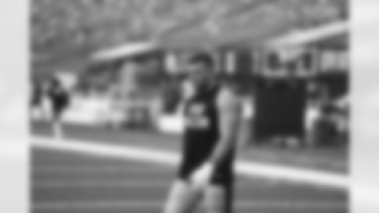 Pittsburgh Steelers linebacker T.J. Watt (90) warms up before a regular season game between the Pittsburgh Steelers and the New York Giants, Monday, Sept. 14, 2020 in East Rutherford, NJ. (Karl Roser / Pittsburgh Steelers)