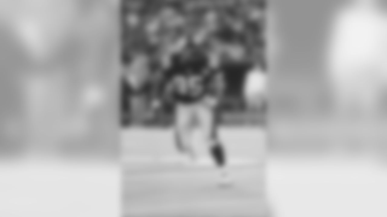 9. Greg Lloyd (88-97) - 53.5 career QB sacks